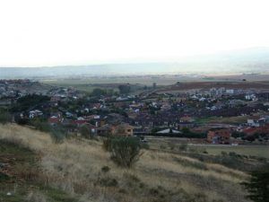 Cuatro intoxicados por el polvo de los extintores al intentar apagar un fuego en El Casar