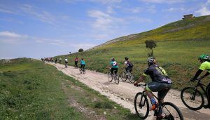 El alumnado del IES La Hontanilla de Tarancón pedaleó alrededor de Segóbriga en pos de su sensibilización con el Paisaje Cultural