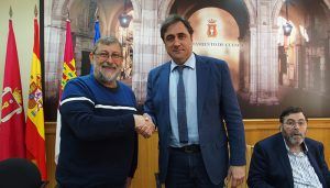El Ayuntamiento de Cuenca y ADOCU firman un convenio de colaboración por un importe de 19.000 euros
