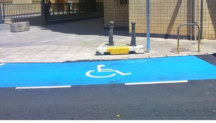 El Ayuntamiento de Guadalajara ha duplicado en los últimos ocho años las plazas de aparcamiento para personas con movilidad reducida