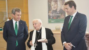 El cardenal arzobispo de Valencia bendice la nueva oficina de Eurocaja Rural en la capital valenciana