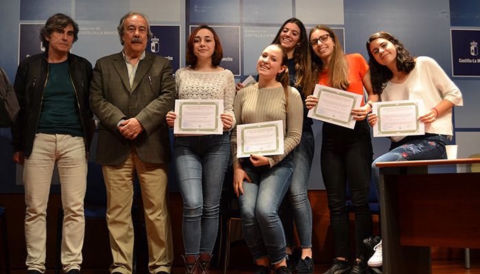 El equipo de alumnas del IES Castilla resulta ganador de la Liga de Debate, en una final frente a alumnos del Colegio Agustiniano