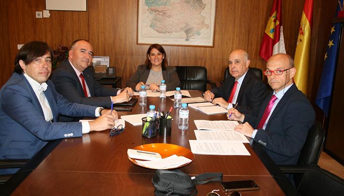 El Gobierno regional estudiará la creación de una red de áreas de descanso seguras y vigiladas para los transportistas en Castilla-La Mancha