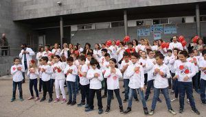 El Hospital Virgen de la Luz y los escolares del Colegio “Hermanos Valdés” de Cuenca reparten besos para todos los niños hospitalizados