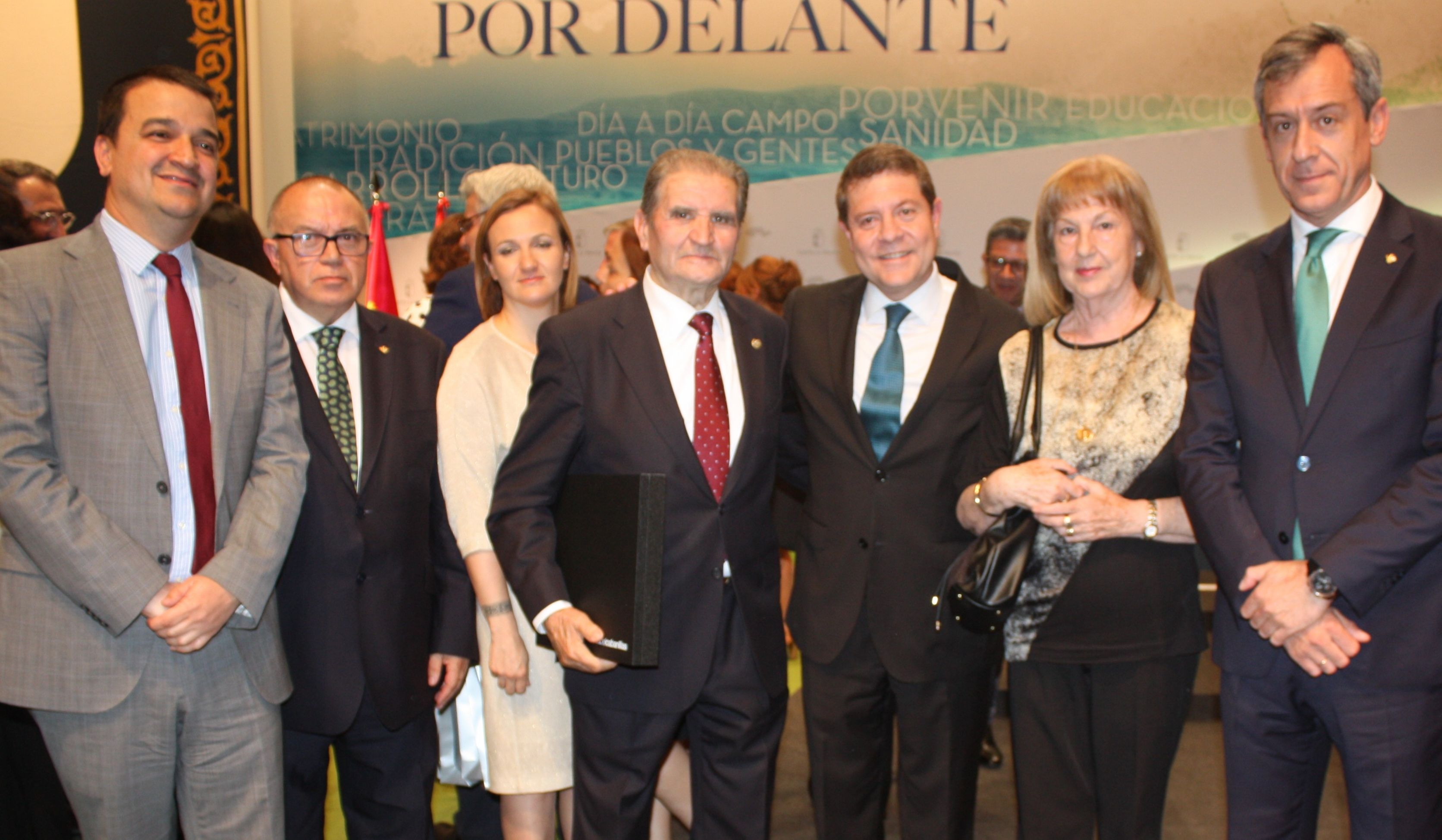 Eurocaja Rural asiste al Día de CLM y felicita al Grupo ‘Oleotoledo’ por su Placa al Mérito Regional