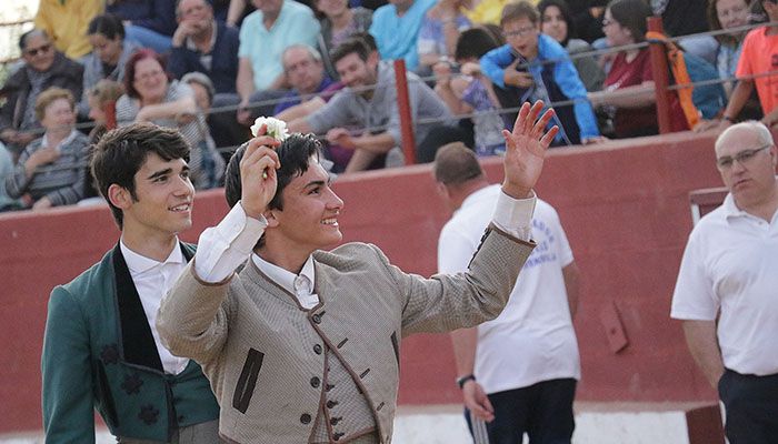 Jesús Romero triunfa en la becerrada de Fuentenovilla