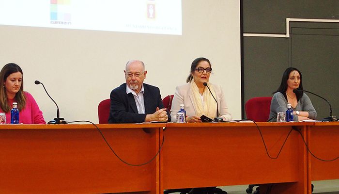Juan Eslava Galán confiesa su fijación por Cervantes y su obra en el encuentro con sus lectores de la Feria del Libro de Cuenca