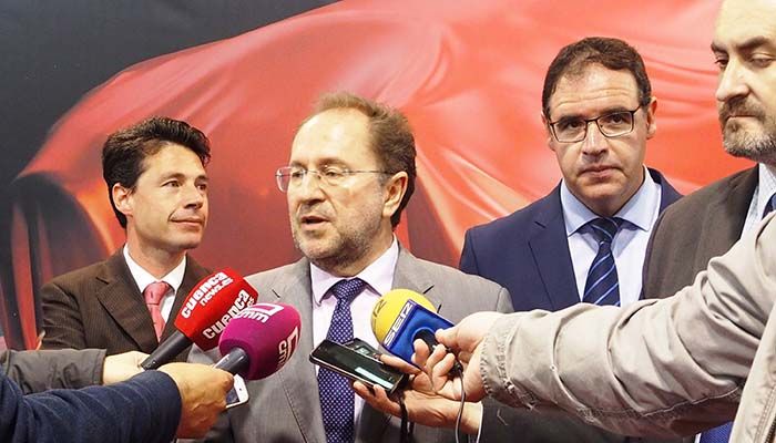 Julián Huete asiste a la inauguración de la primera edición del Salón del Automóvil Nuevo ‘Auto Stock Cuenca’