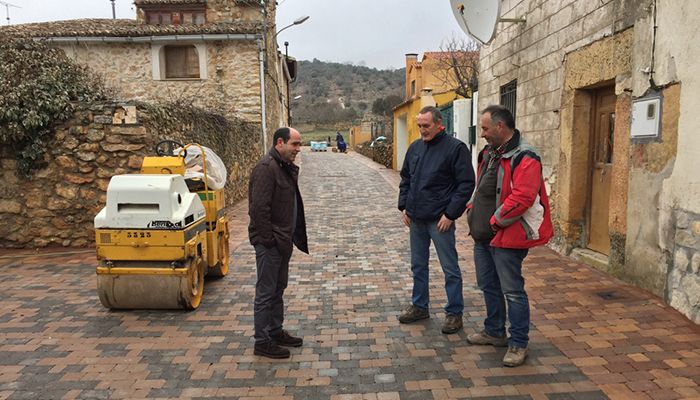 La Diputación lleva a cabo obras de pavimentación y renovación de redes en Santiuste, La Bodera y Tórtola de Henares