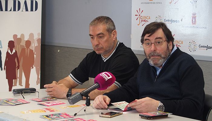 La guía local para usuarios del carnet joven europeo recoge descuentos de hasta el 25% en comercios de Cuenca