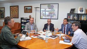 La Junta une fuerzas en el documento de posicionamiento que defenderá el acceso de los ciudadanos al agua y los caudales ecológicos 2 La Junta une fuerzas en el documento de posicionamiento que defenderá el acceso de los ciudadanos al agua y los caudales ecológicos