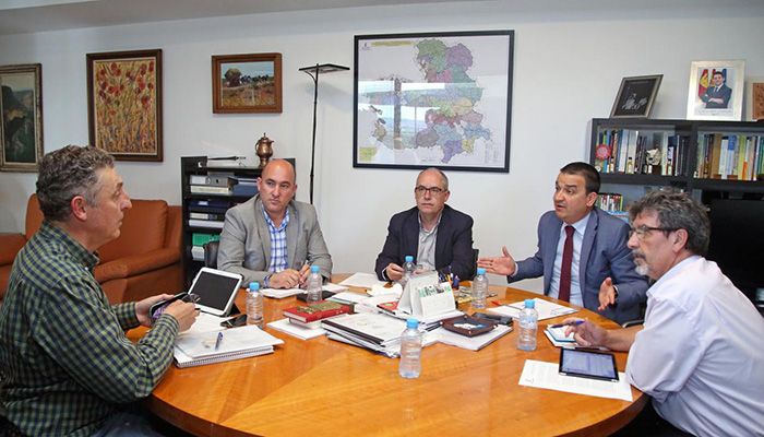 La Junta une fuerzas en el documento de posicionamiento que defenderá el acceso de los ciudadanos al agua y los caudales ecológicos