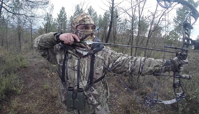 La RFEC presenta a la Intervención Central de Armas y Explosivos el ‘carnet de cazador arquero’