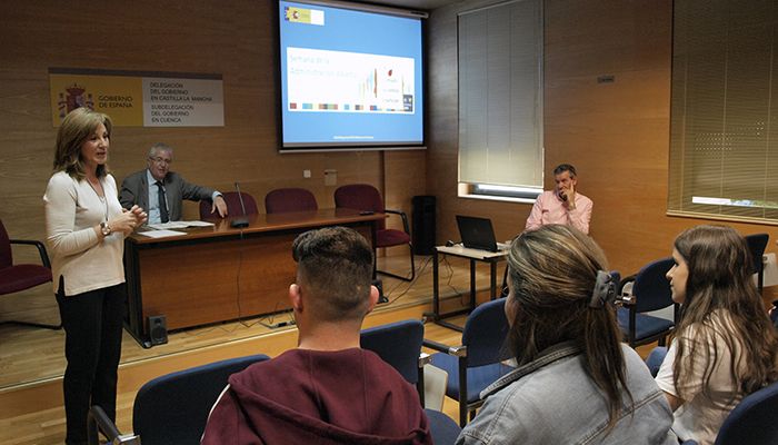 La Subdelegación del Gobierno en Cuenca celebra la Jornada de Puertas Abiertas con alumnos de la Universidad