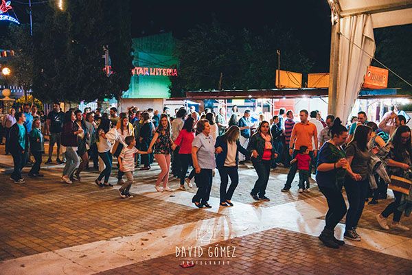Las banderas tiñen los corazones de todos los quiterios