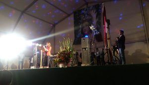 Las banderas tiñen los corazones de todos los quiterios