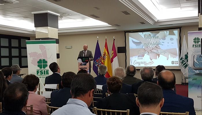 Latre participa en la clausura del V Congreso de la Federación regional de Sindicatos Independientes de la Enseñanza