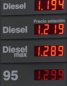 Los carburantes y el fin de las rebajas marcan la subida de precios en abril 2 Los carburantes y el fin de las rebajas marcan la subida de precios en abril