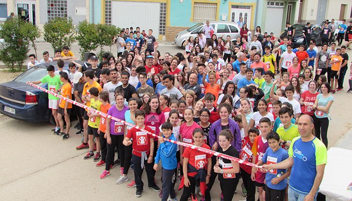 Los estudiantes de Landete celebran su III Carrera solidaria a favor de los niños de Sudán