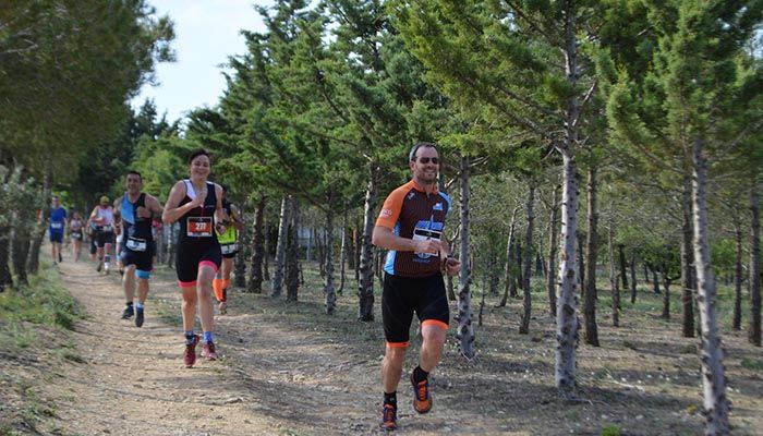 Marta Baranda y Antonio Cerezo saborean el triunfo en el IV Duatlón Cross del Queso en Aceite de Villaescusa de Haro