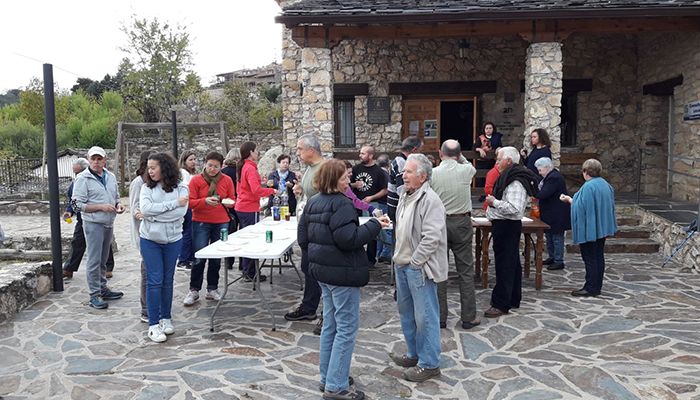 Pan con queso y bollos con chocolate, en el Día de la Colación de Almiruete
