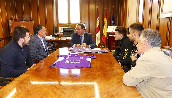 Prieto felicita al equipo de fútbol Ciudad de Cuenca por su ascenso a División de Honor Juvenil