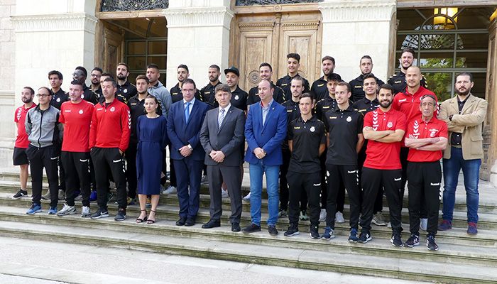 Prieto y Pinar dan la enhorabuena a la Directiva y plantilla de la Unión Balompédica Conquense por su ascenso a Segunda División B