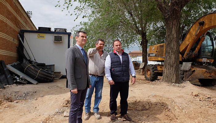 Román pide a la Junta que dé cuanto antes una solución a la salida del aparcamiento del Hospital