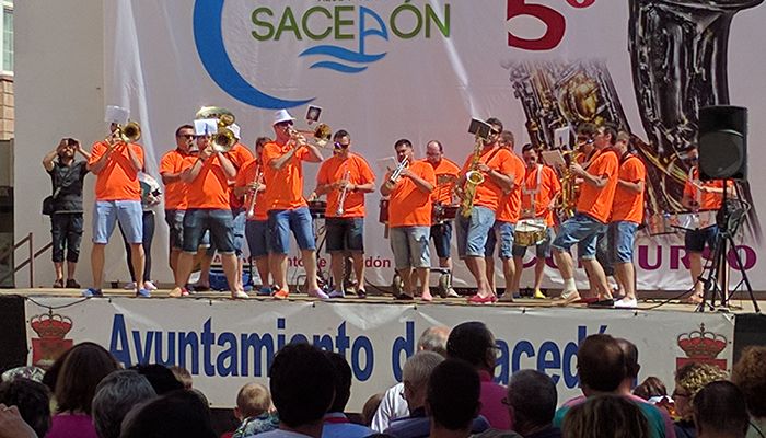Sacedón se viste de fiesta y se envuelve con la música de las charangas en su VII Edición del Certamen