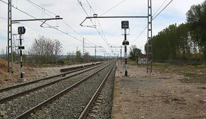 Tres fallecidos al arrollar un tren de mercancías a un turismo en Fontanar