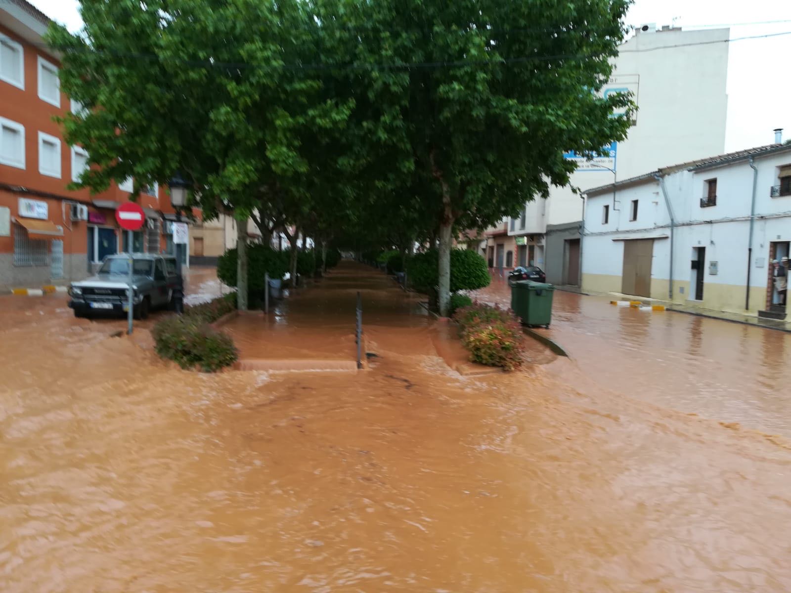 Espectacular tromba de agua en la zona de Motilla del Palancar