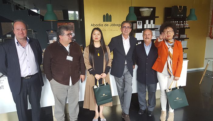 Turistas, vecinos y visitantes piden mejoras en la carretera de acceso a Jábaga la CUV-2174