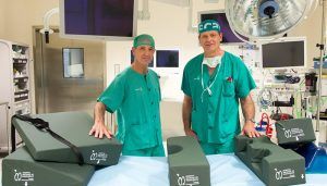 Un estudio demuestra la eficacia de la idea de dos celadores del Hospital Parapléjicos que mejora la posición del lesionado medular en la mesa quirúrgica