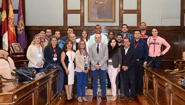 Un grupo de universitarios hispanoamericanos visitan la Diputación de Guadalajara
