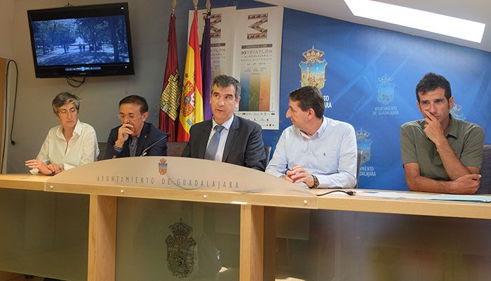 Un total de 950 deportistas participarán este sábado en el XXXIII Triatlón de Guadalajara