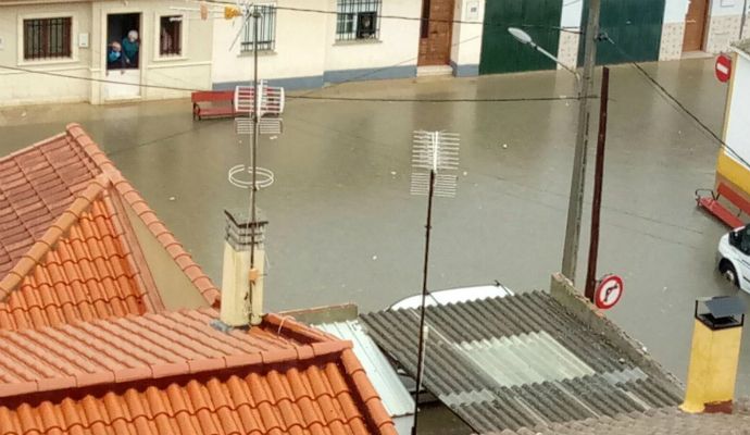 Un tromba de agua inunda viviendas y garajes en Tarancón