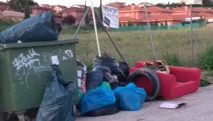 Yolanda Ramírez denuncia el servicio de recogidas de basura en El Casar-Mesones y exige soluciones inmediatas al equipo de gobierno