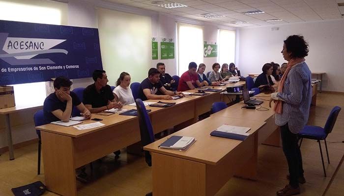 ACESANC acoge un curso de manipulador de alimentos para formar a las empresas del sector