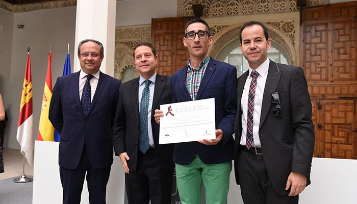 Artículo de opinión del presidente de Castilla-La Mancha con motivo de la celebración del Día Internacional para la Administración Pública