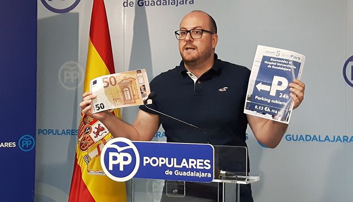 Castillo “Page no puede hablar de sanidad universal y cobrar 50 euros al mes por aparcar en el Hospital de Guadalajara