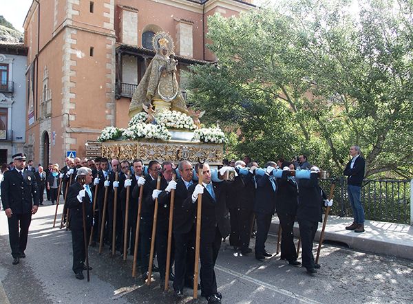 Cientos de conquenses acompañan a la Virgen de la Luz en la procesión y la misa por el día de su festividad