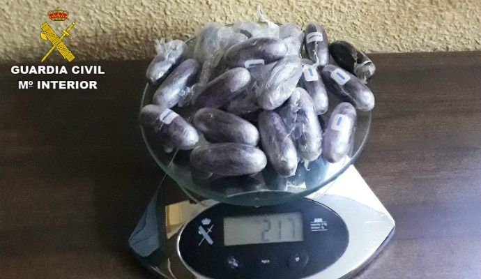 Detienen a tres personas en un control rutinario en Guadalajara por tráfico de drogas