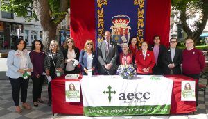 Diputación no falta a su cita con AECC Cuenca y colabora con la cuestación contra el cáncer con la instalación de una mesa petitoria
