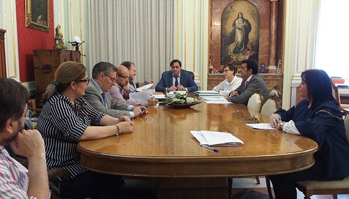 El Ayuntamiento de Cuenca aprueba ceder a la Junta de Comunidades el frontón del Colegio Federico Muelas
