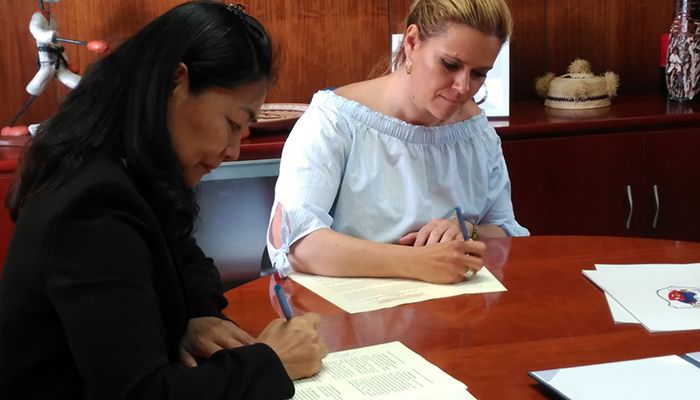 El IES Alfonso VIII renueva su acuerdo de colaboración con una escuela de negocios de Shanghai para el desarrollo de acciones conjuntas