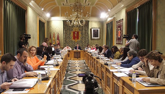 El Pleno del Ayuntamiento de Cuenca acepta la donación de las obras del artista Gustavo Torner