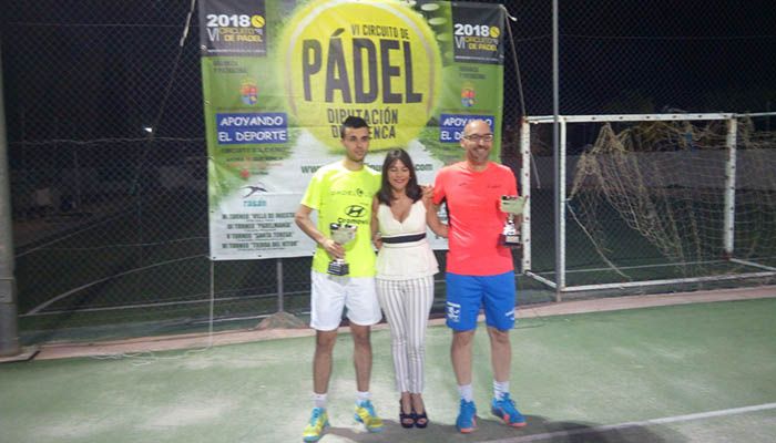 El Trofeo de Pádel Santa Teresa de Villanueva de la Jara afrontó su quinta edición con la participación de 23 parejas