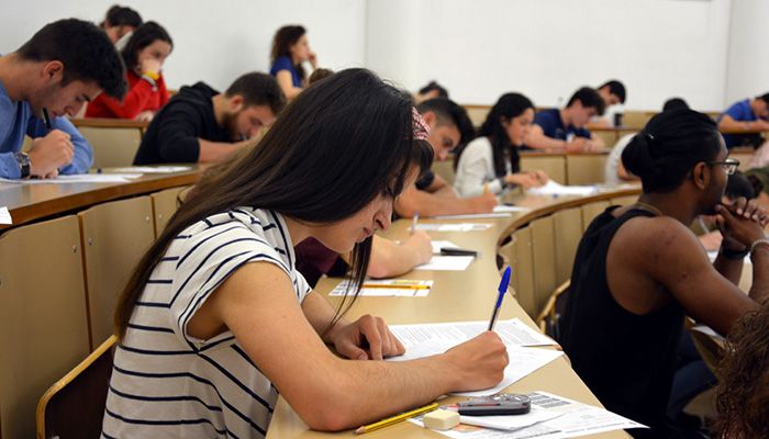 La EvAU comienza “sin incidencias destacables” en el distrito universitario de Castilla-La Mancha