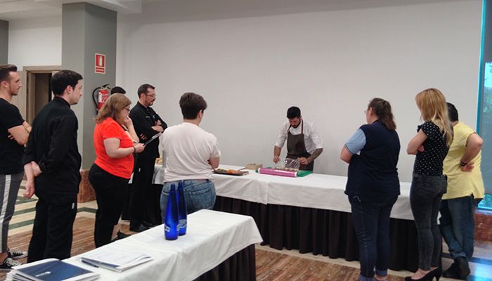 La Federación Provincial de Turismo de Guadalajara perfecciona la confección de tapas de sus hosteleros