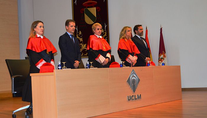 La Junta felicita a la promoción de estudiantes 2014-2018 de la Facultad de Ciencias Sociales de Cuenca